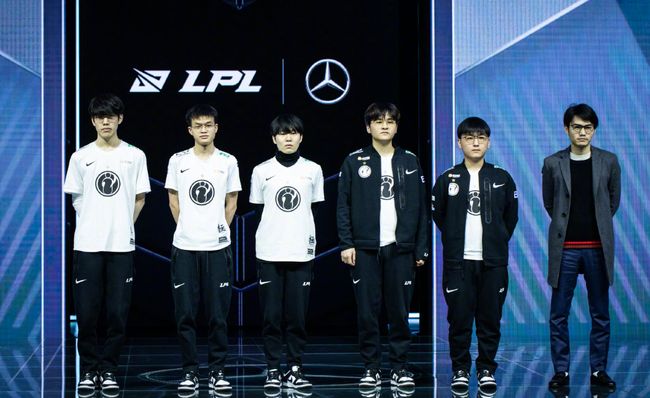 台逐步走上 台逐步走上